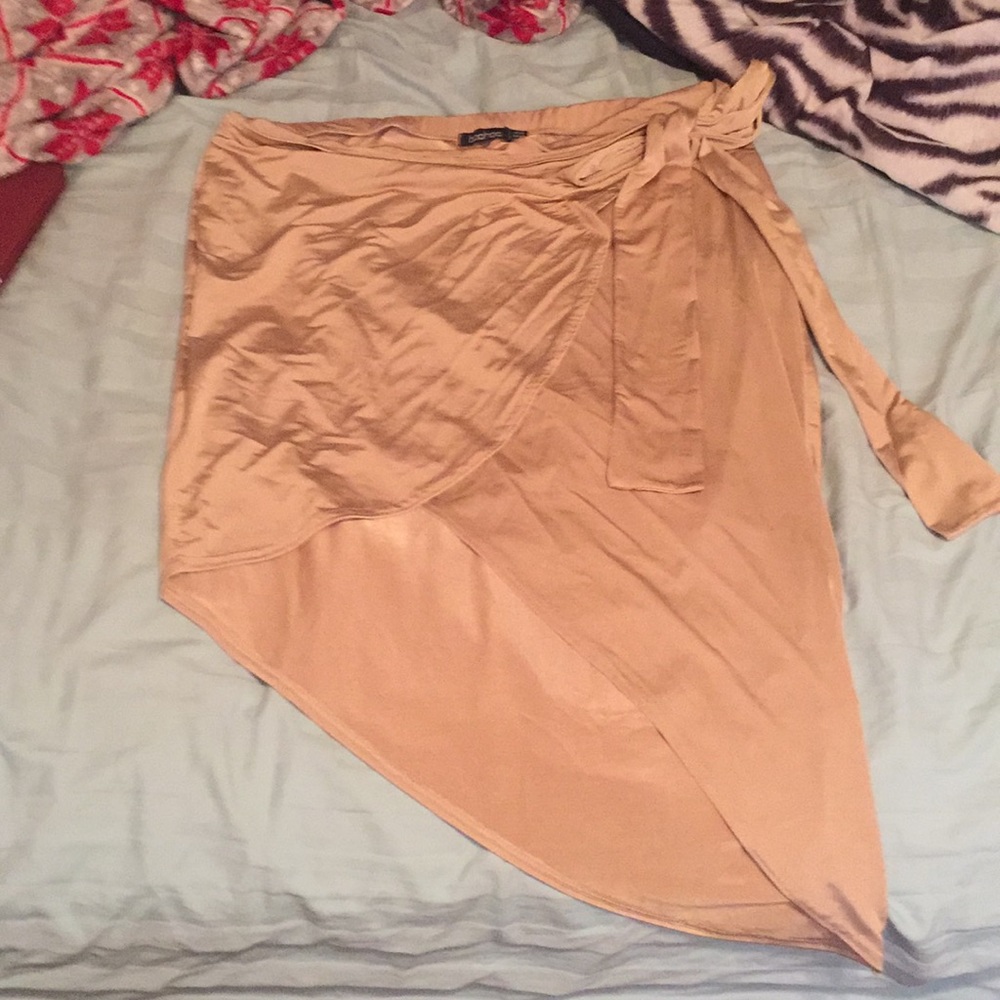 Gold bow tie skirt😍 NWOT!